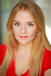 How tall is Lorna Fitzgerald?